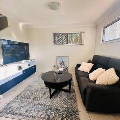 Calm Hideaway - Townhouse with Pool Access & Garage