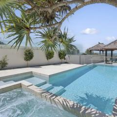 Sapphire Sands - Luxe, Absolute Beachfront, Pool, Spa, Sauna