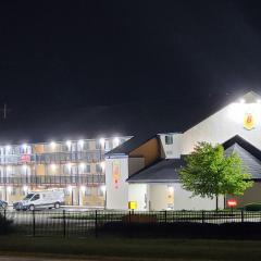 瓦达利亚/戴顿国际机场速8酒店