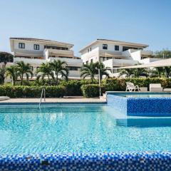 Seabreeze Retreat Stylish Blue Bay Residence