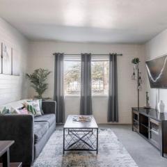 2BR 6 Min to UofA BBQ, Sunshine & Cozy Vibes!