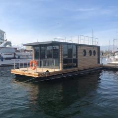 Hausboot Fjord Stella - Solarboot mit Biosauna in Wendtorf