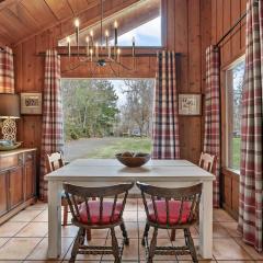 Cedar Wood Lodge Entire Home, W Canoes & Kayaks