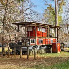 Shipwreck With Upper Deck, Lake View & Canoes!