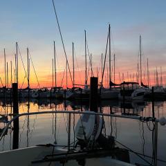 Prova känslan att bo i en båt på havet