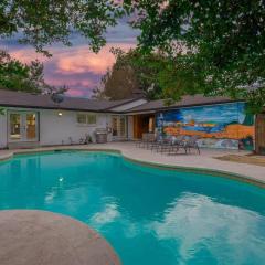 Your Modern and Bright Home w Private Pool