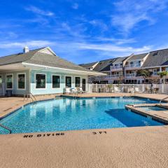 Emerald Isle Condo Near Beach with Screened Porch!