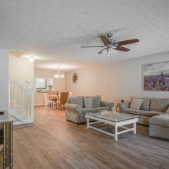 2 BR Townhouse - 10 Mins to Horse Park