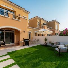 Luxury Villa in Ranches 1, on Pool and Park