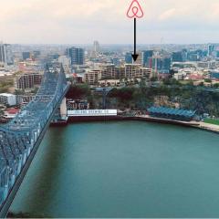 Top Location in Fortitude Valley Stay,Rooftop Gym, Spa & Sauna