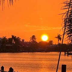 Cozy 2 BR Waterfront home with Heated Pool