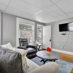 Charming 1 Bedroom, Apartment House in Lansing