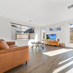 Charming Cozy Stylish Unique Retreat, Steps from Alira Village Mall, Park