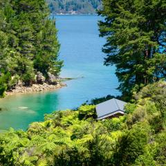 Tawa Cove Cabins