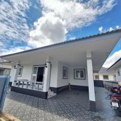 3-Bedroom Chiang Mai House with Parking & Garden