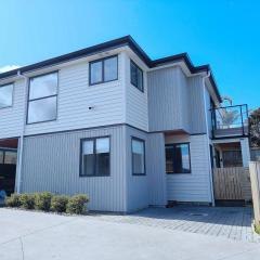 Stylish Family Retreat in Hillcrest 4 Bedroom and Playroom