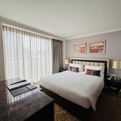 Luxury Residence at Taj Cape Town - Top Corner Apartment with Balcony on 9th Floor