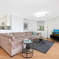Pyrmont 2 Bed Apartment - Prime Location w parking
