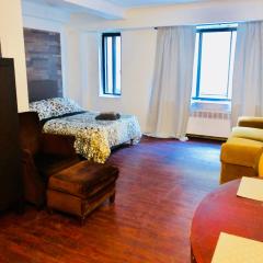 Stylish Montreal Apartment Comfortable Stay in the Golden Square Mile