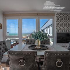 Penthouse On The Beach With Sea View - 3 bedrooms - Roof Balcony - Spa, Sauna, Gym and Pool - Sleeps 6