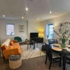 Large town centre apartment with parking