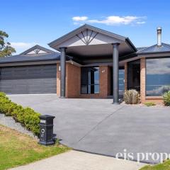 Charming modern well decor house Kingston, Hobart