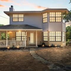 Quiet 4BR Farmhouse: Ideal Family Retreat