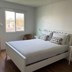 Private BR,BA,KIT, LR 9 Mins to Beach