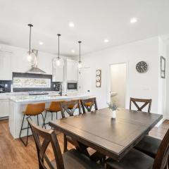The Charleston by Crafty Casitas, near Snowbasin, 2 Kings and a Queen
