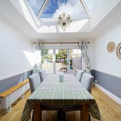 Stunning Family Bungalow With Private Parking