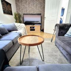 Home from Home 3 bed,2 bath house with garden&parking near centre&tram stop