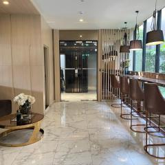 Modern and Luxurious Amenities in Sathorn