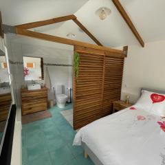 Bungalow "Doussin' Kreyol", au calme à 150m de la plage