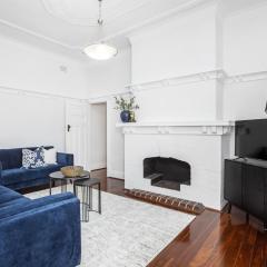 Chic Semi-Detached 2-Bed Home with Outdoor Dining
