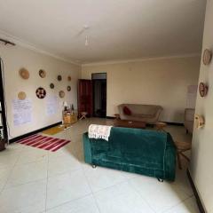 Spacious Room in a Big Apartment with cool flatmate - Jinja center