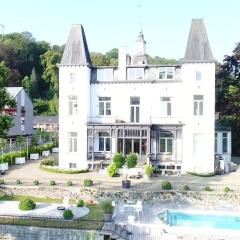 Chateau en bord d'Ourthe