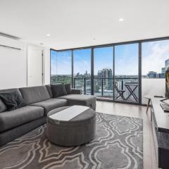 Executive Melbourne Getaway with City Views