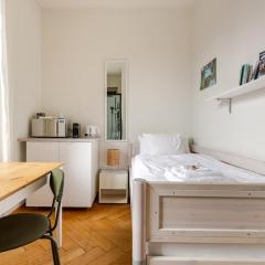 Tiny studio 1 near Uni & Hospital