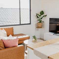 Entire Unit with Own Entrance near Gold coast Airport for family holidays 04 Beds 2 rooms