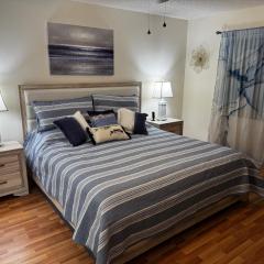 Stylish and Modern Shorewalk condo close to top beaches, heated pools, hot tub, IMG Academy, dining