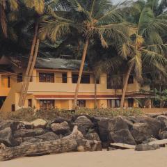 Kizhunna rock beach house