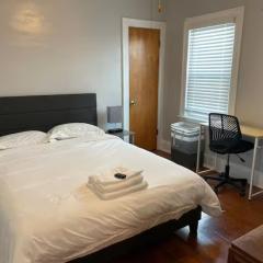 First Floor Room 8 min from Cle Airport Quiet Street All you need