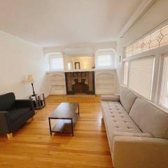 The Celi House - 2 bedroom bath house 10min Downtown & Airport near Cleveland Clinic Fairview