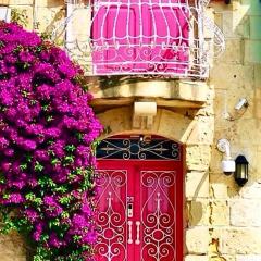 1500 Little Pink House in Kalkara Creek