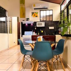 Apartamento dos habitaciones baños completos WiFi y AC todo el apto, parqueo interno,San Salvador, Colonia escalón