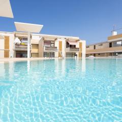 Home2Book Sunlit Apt, Pool & Terrace, Las Américas