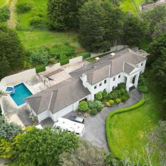 StayAU Expansive 7BR Villa Scenic Warrandyte