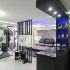 Condo Azur Suites B316 near Airport, Netflix, Stylish, Cozy with swimming pool