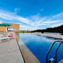 Riverside Luxury Farm - Pool & Stunning Views