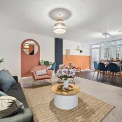 Corinium Lodge - town centre apartment